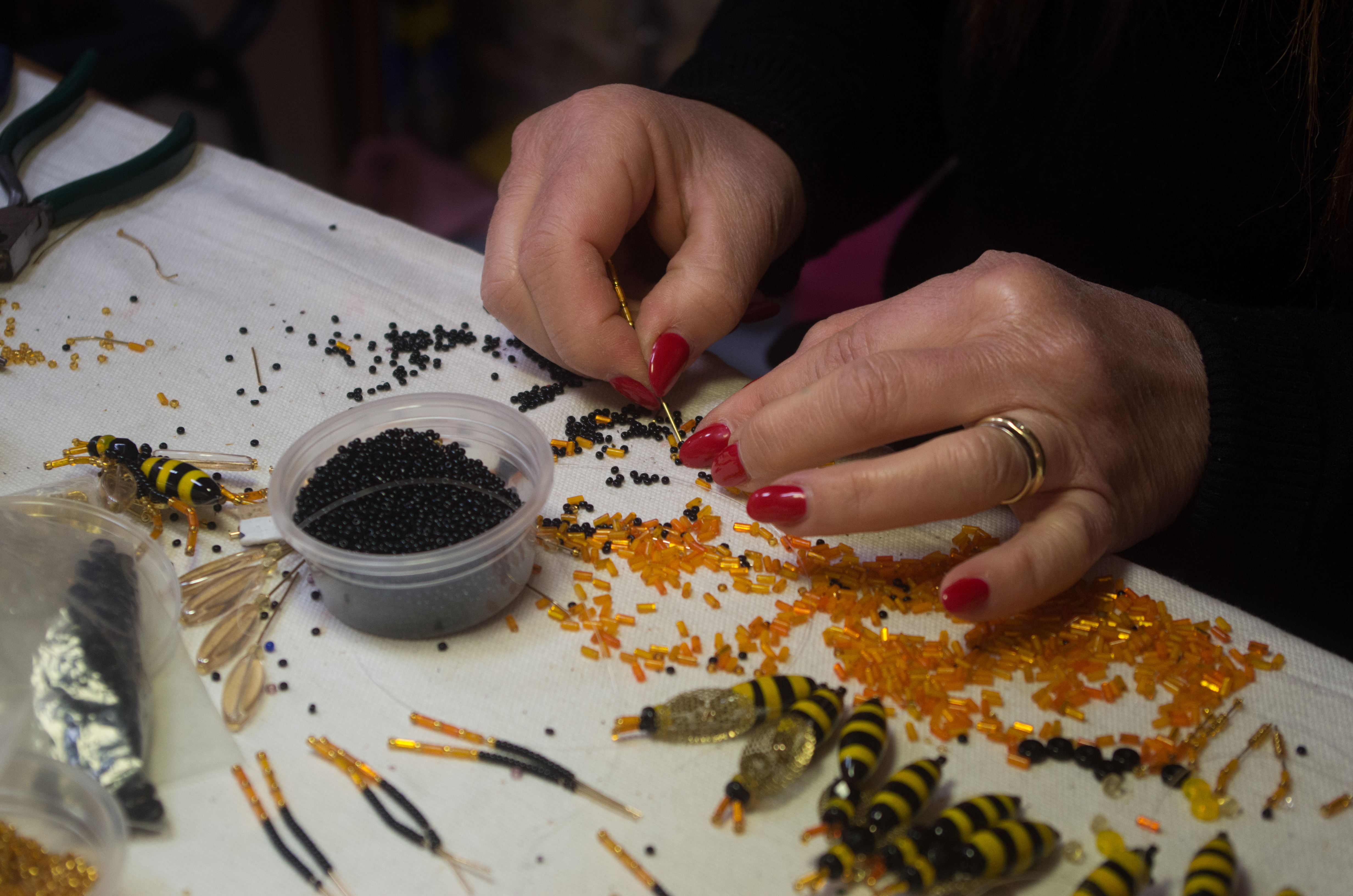 Lavoro di artigianato con le perline di vetro